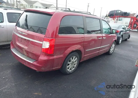 2015 Chrysler Town & Country Touring z USA, uszkodzony, nr VIN 2C4RC1BG9FR677187